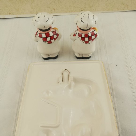 Dena Marie 3-D Ceramic Wall Hanging Bistro Chef and Chef Salt & Pepper Shakers - Picture 5 of 12